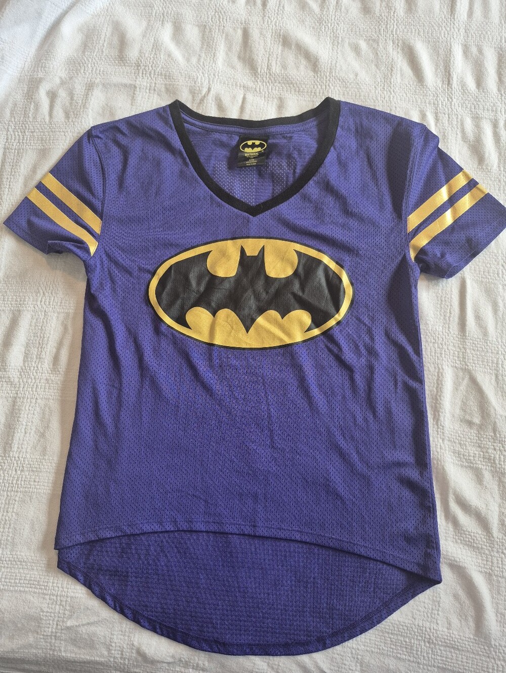 Batman women's Medium 7/9 short sleeve shirt gold is shimmery EUC